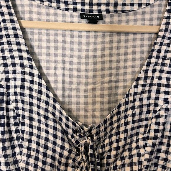 Torrid Blouse 1X Blue White Gingham Check V-Neck 3/4 Sleeve Cottagecore Bohochic - Picture 6 of 6